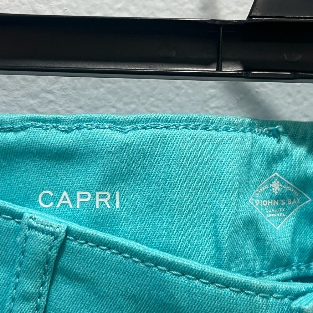 NWT Saint Johns Bay Capris - Picture 4 of 7